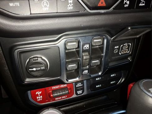 Used 2024 Jeep Wrangler Unlimited Rubicon w/ Safety Group AWD/4WD image 10
