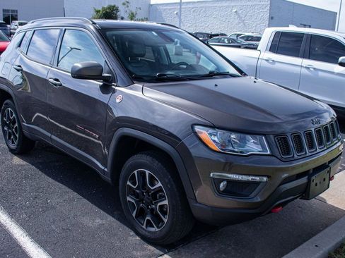 Used 2020 Jeep Compass Trailhawk AWD/4WD image 3