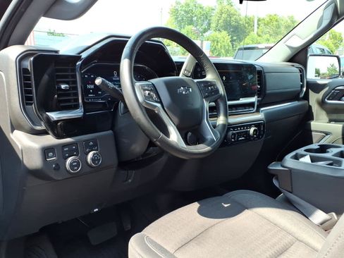 Used 2023 Chevrolet Silverado 1500 LT Trail Boss w/ Protection Package AWD/4WD image 9