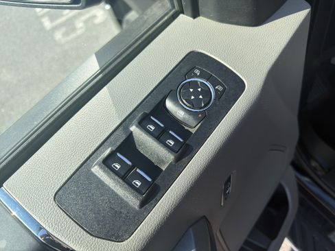 Used 2019 Ford F150 XLT w/ Equipment Group 302A Luxury AWD/4WD image 16