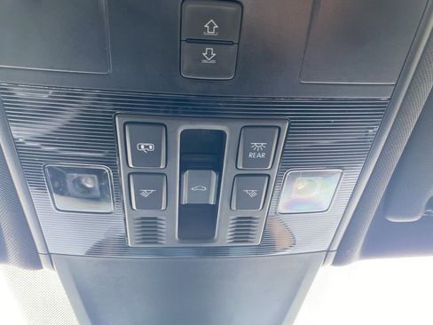 Used 2022 Volkswagen Tiguan SE R-Line image 25