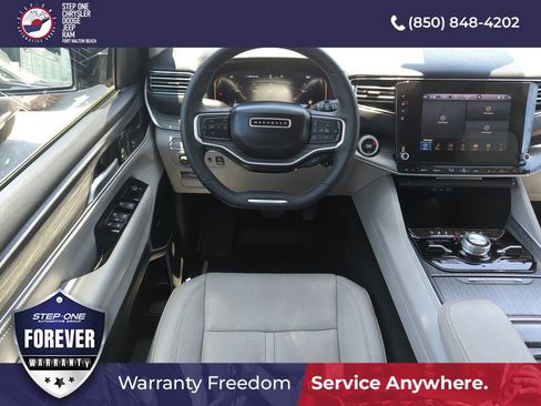 Used 2024 Jeep Wagoneer Series III w/ Premium Group I AWD/4WD image 13