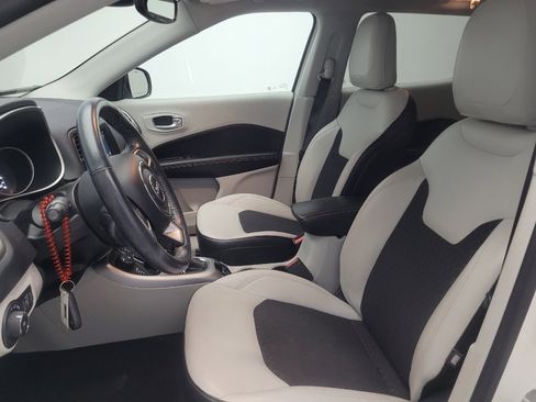 Used 2018 Jeep Compass Latitude w/ Popular Equipment Group AWD/4WD image 17