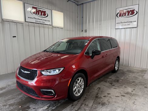 Used 2024 Chrysler Pacifica Touring-L FWD image 14