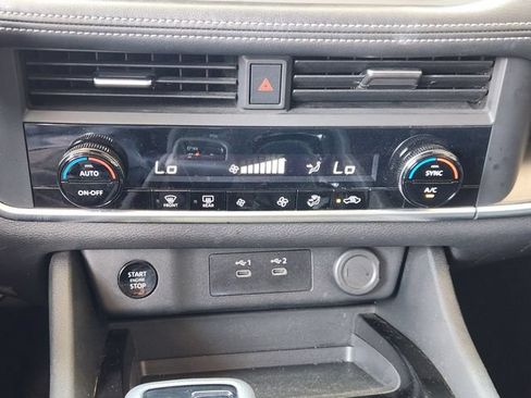 Used 2025 Nissan Rogue SV FWD image 19