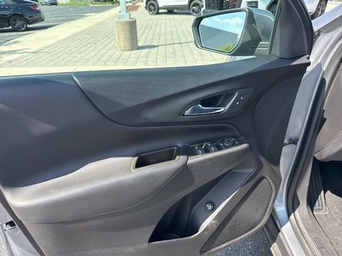 Used 2024 Chevrolet Equinox LT FWD image 17