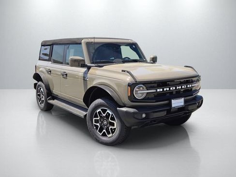 New 2026 Ford Bronco Outer Banks AWD/4WD image 1