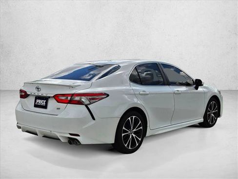 Used 2018 Toyota Camry SE FWD image 5