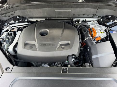 Certified 2025 Volvo XC90 T8 Ultra w/ Protection Package Premier image 37