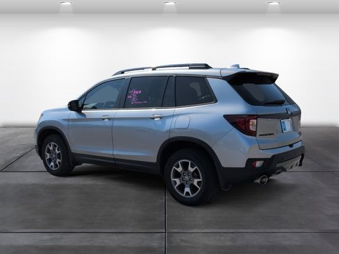 Used 2023 Honda Passport TrailSport image 3