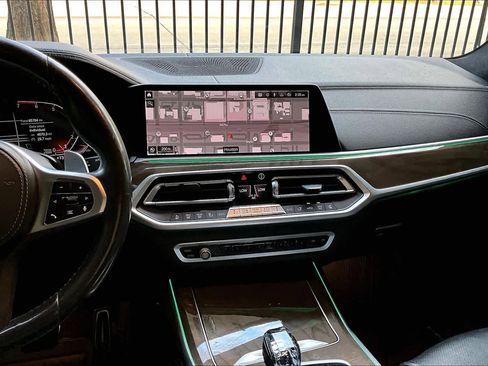 Used 2019 BMW X7 xDrive50i w/ M Sport Package AWD/4WD image 6