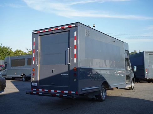 Used 2021 Ford Transit 350 DRW RWD image 9