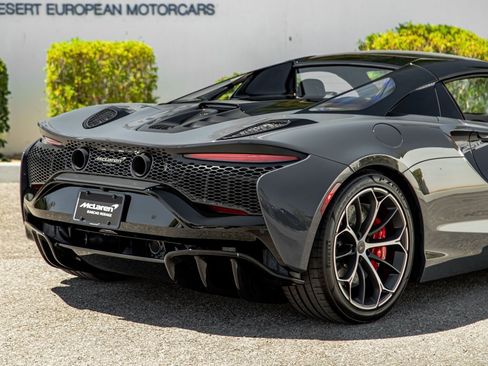 Used 2025 McLaren Artura Spider image 9
