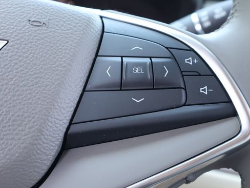 Used 2017 Cadillac XT5 Luxury w/ Driver Awareness Package FWD image 21