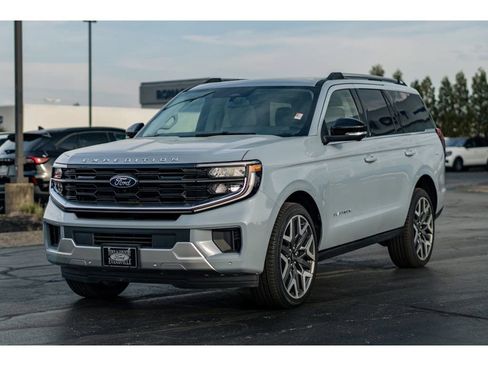 New 2025 Ford Expedition Platinum w/ Platinum Ultimate Package AWD/4WD image 2