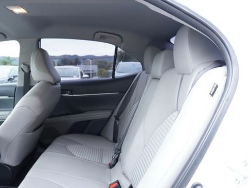 Used 2023 Toyota Camry SE image 16
