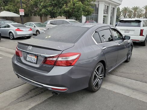 Used 2017 Honda Accord Sport image 5
