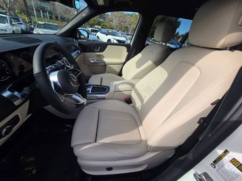 Used 2025 Mercedes-Benz GLB 250 image 24
