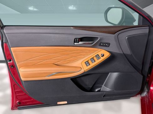 Used 2019 Toyota Avalon Limited image 11