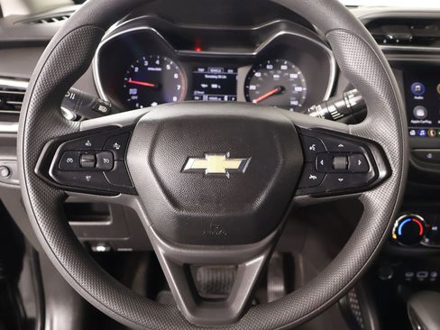 Used 2022 Chevrolet TrailBlazer LT AWD/4WD image 3