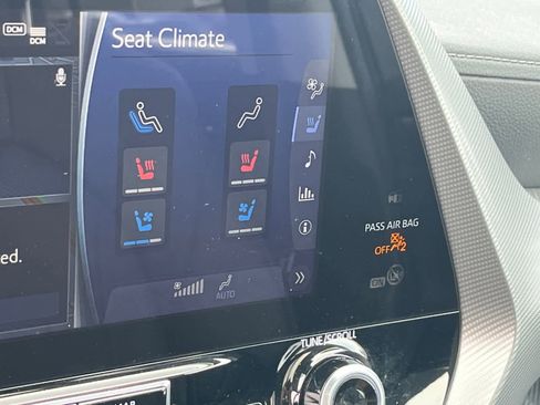 Used 2021 Toyota Highlander Platinum image 24