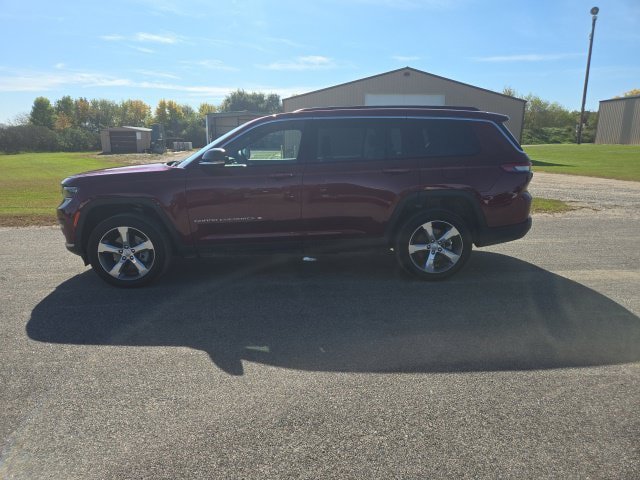 Used 2025 Jeep Grand Cherokee L Limited w/ Luxury Tech Group II AWD/4WD image 3