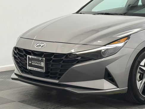 Used 2023 Hyundai Elantra SEL w/ Convenience Package FWD image 2