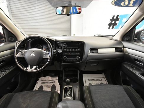 Used 2016 Mitsubishi Outlander ES image 18