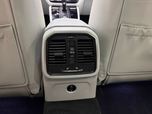 Certified 2026 Porsche Macan AWD/4WD image 30