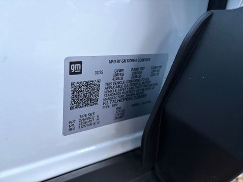 Used 2025 Chevrolet Trax LT image 27