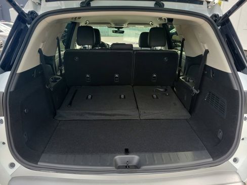 New 2025 Nissan Pathfinder SL image 3