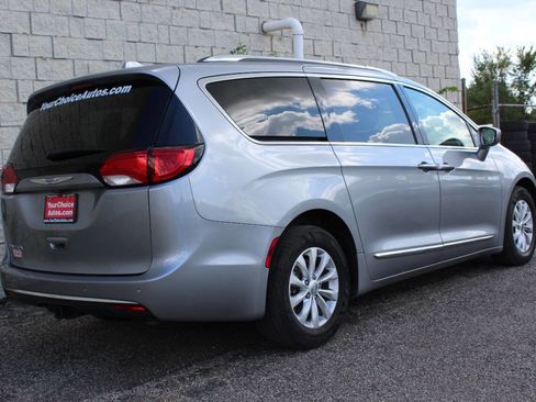 Used 2018 Chrysler Pacifica Touring-L Plus image 6