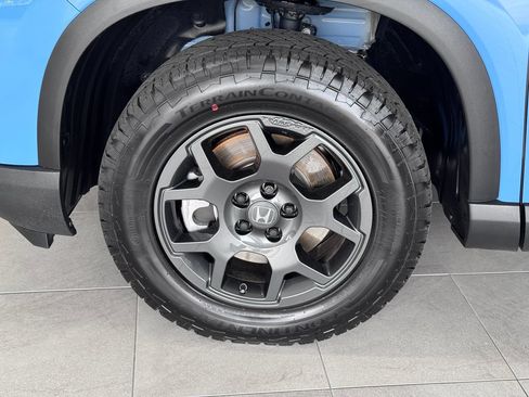 Used 2025 Honda Pilot TrailSport image 4