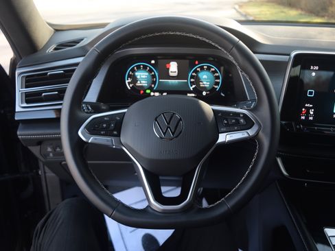 Used 2024 Volkswagen Atlas Cross Sport SE image 4