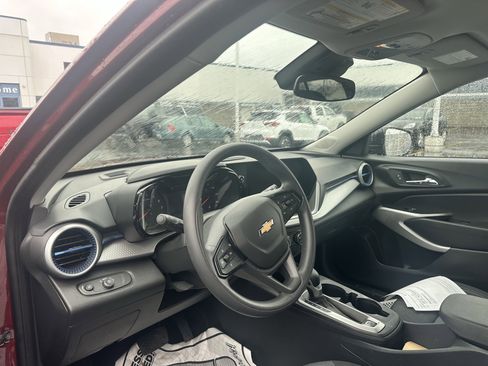 Certified 2024 Chevrolet Trax LS image 11