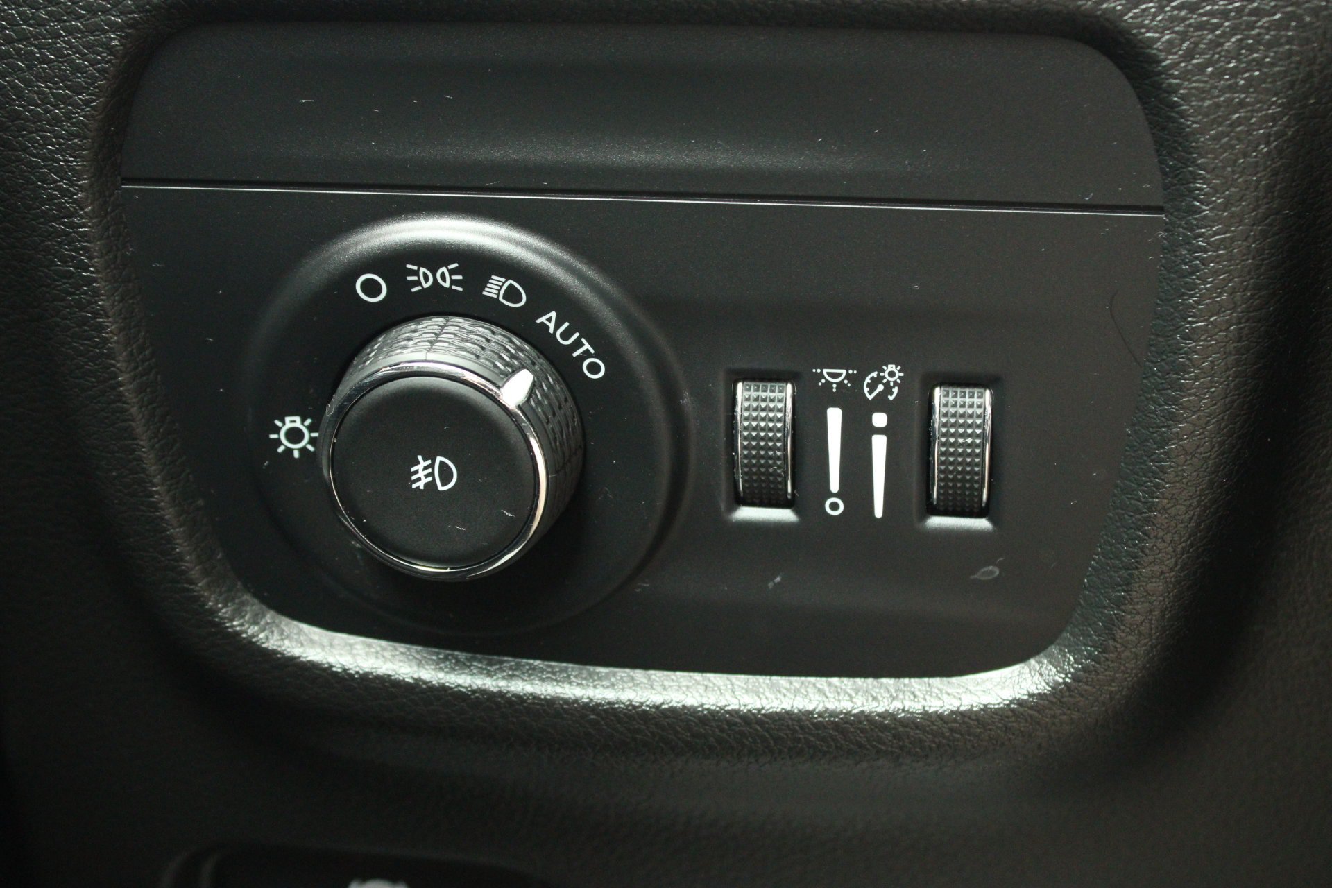 Used 2022 Jeep Grand Cherokee Limited AWD/4WD image 17