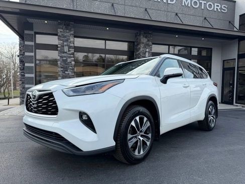 Used 2021 Toyota Highlander XLE image 10
