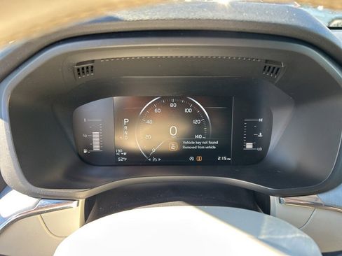 Used 2018 Volvo XC60 T5 Momentum w/ Vision Package image 11