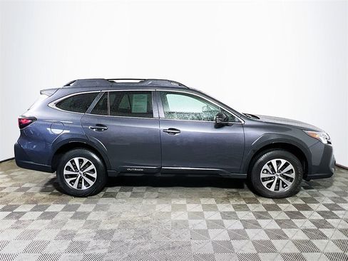 Used 2025 Subaru Outback Premium image 9