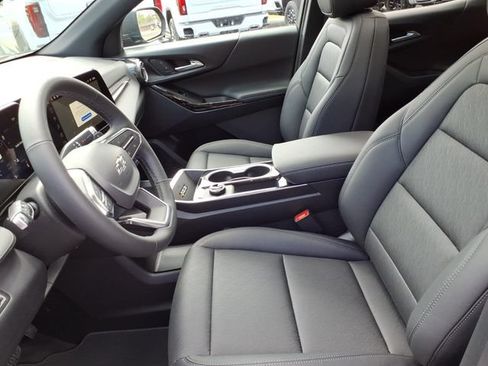 New 2026 Chevrolet Equinox LT w/ Convenience Package II FWD image 5