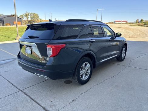 Used 2022 Ford Explorer XLT w/ Equipment Group 202A image 4