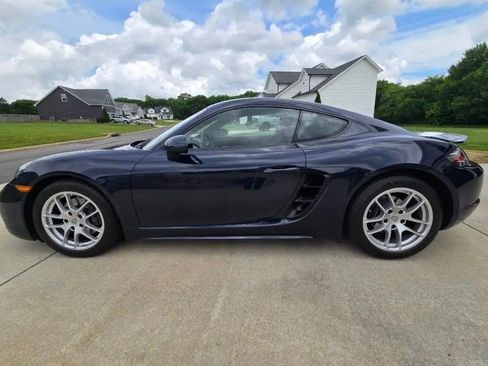 Used 2021 Porsche 718 Cayman RWD image 4