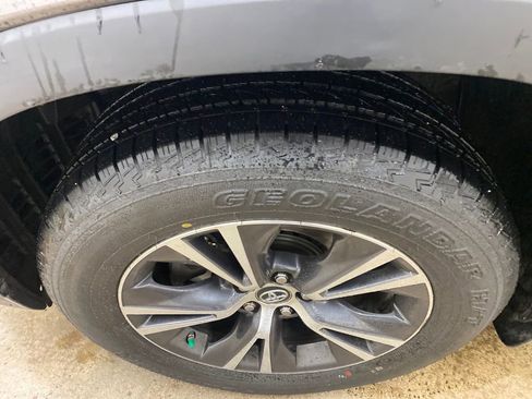 Used 2018 Toyota Highlander LE AWD/4WD image 19