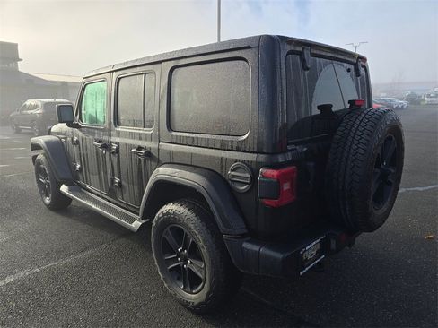 Used 2021 Jeep Wrangler Unlimited Sahara image 5