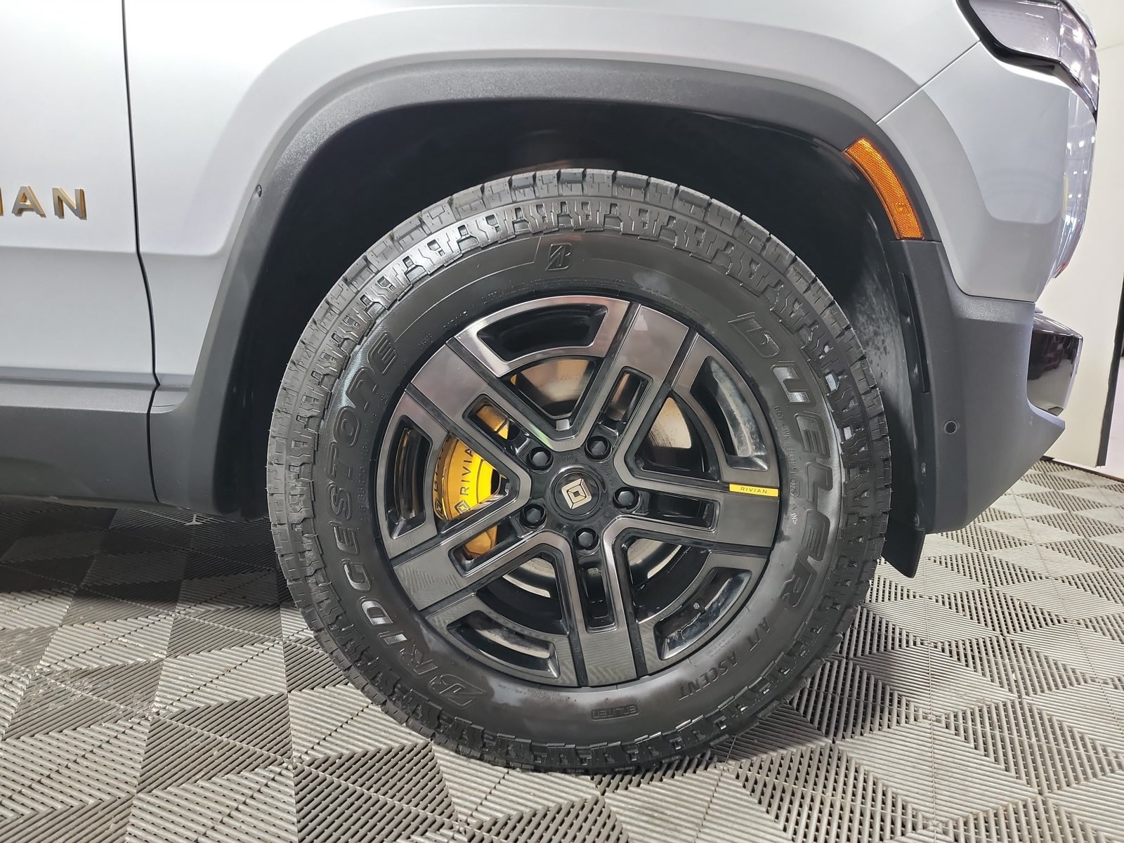 Used 2023 Rivian R1S Adventure Quad AWD/4WD image 11