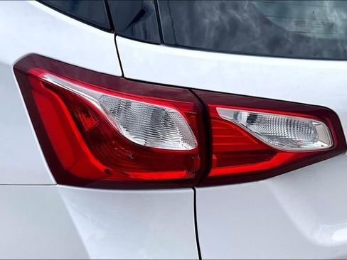Used 2018 Chevrolet Equinox LS FWD image 22