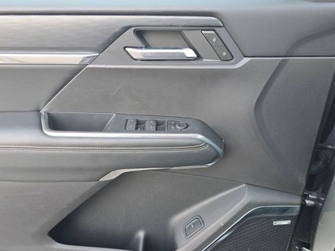 Used 2025 GMC Acadia Elevation image 27