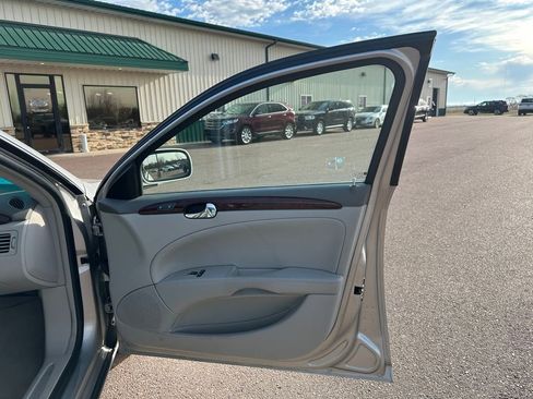 Used 2008 Buick Lucerne CXL w/ Driver Confidence Package image 27