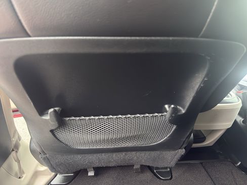 Used 2018 Chrysler Pacifica Touring-L FWD image 32