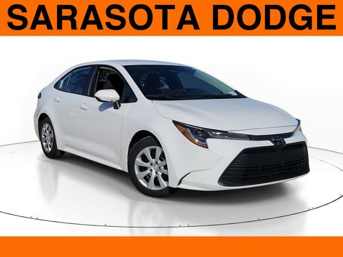 Used 2025 Toyota Corolla LE image 1